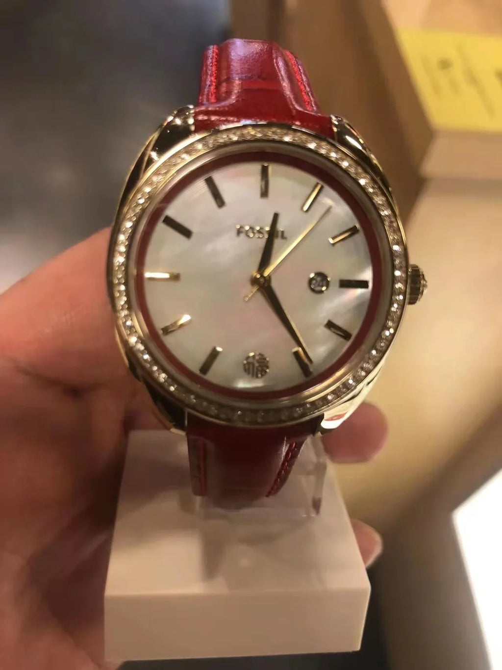 Date BQ3772 Watch Three-Hand Red Leather Fossil Vale