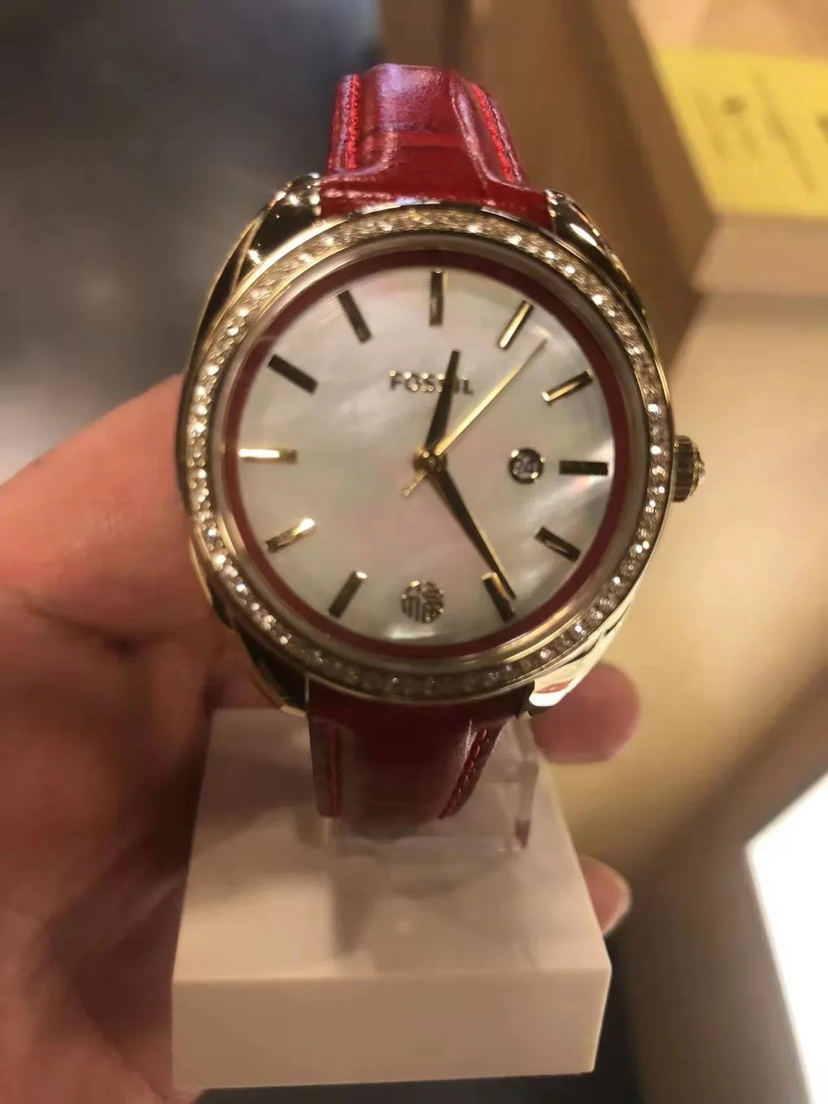 Date BQ3772 Watch Three-Hand Red Leather Fossil Vale