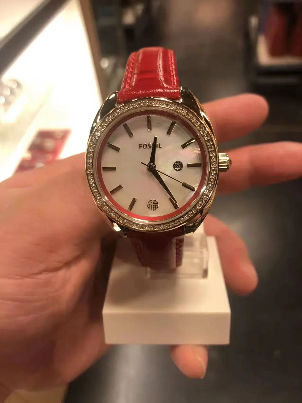 Date BQ3772 Watch Three-Hand Red Leather Fossil Vale