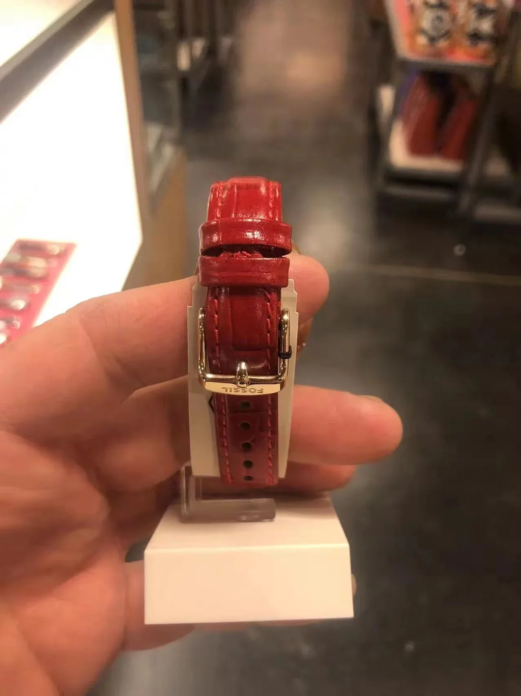 Date BQ3772 Watch Three-Hand Red Leather Fossil Vale