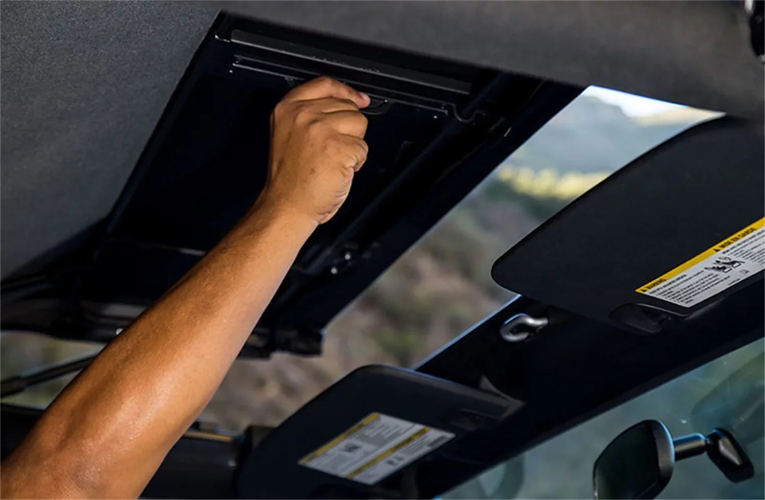 Top Trailview With For Black 990235 RealTruck Jeep Wrangler Tonneau 2007-2018 Cover by 2 Rampage Style Soft Rear Door, Diamond