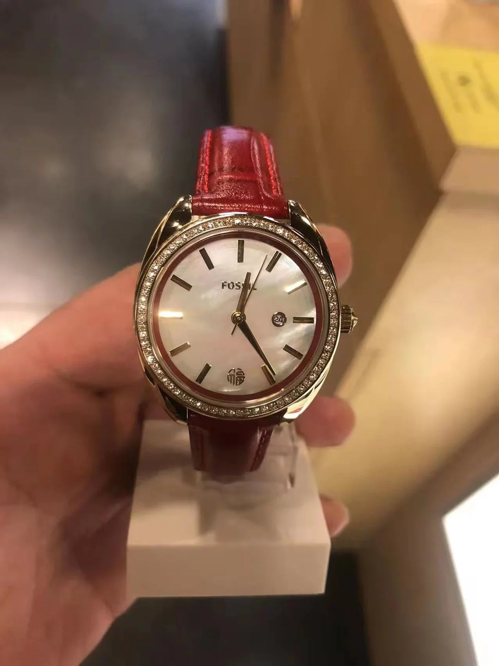 Date BQ3772 Watch Three-Hand Red Leather Fossil Vale